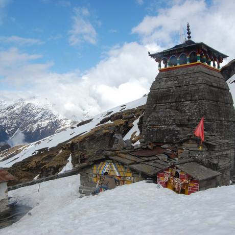 Tungnath Temple (Tritiya Kedar), view after heavy snowfall (April Month)