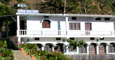 Devariya Guest House, Sari Village