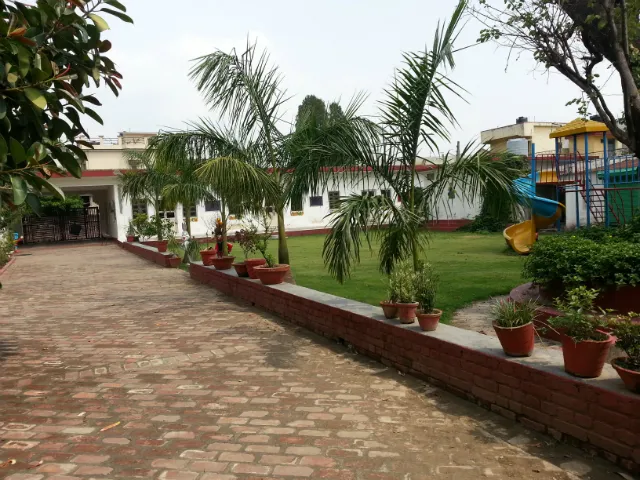 Snow Flakes School, Dehradun