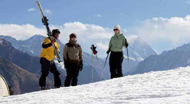 Skiing & Snowboarding Equipments on Rent in Auli