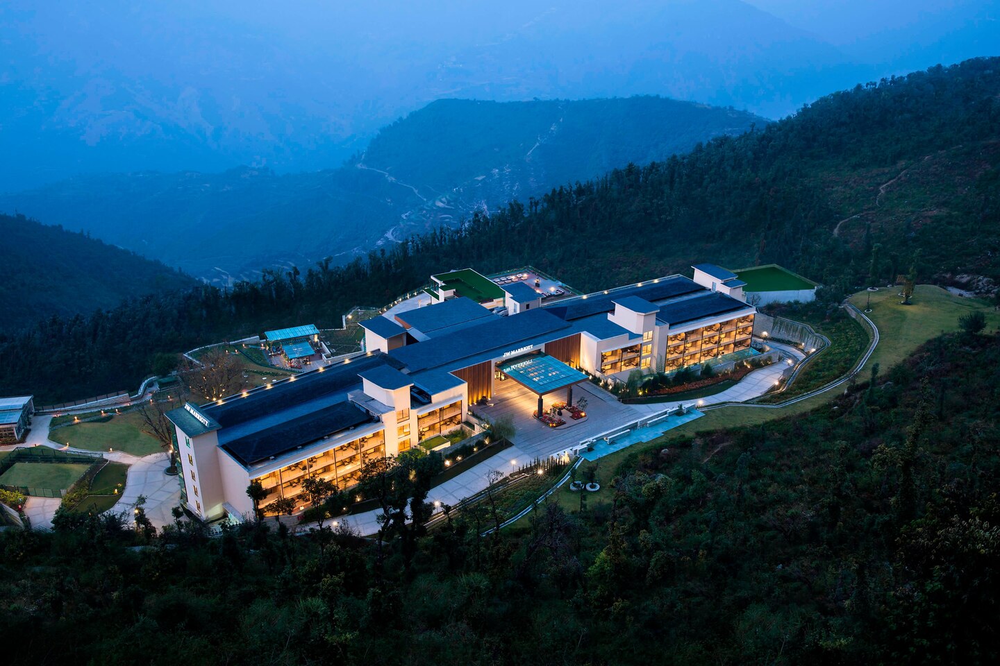 Hotel Country Inn & Suites by Radisson, Mussoorie, India - www.trivago.sg