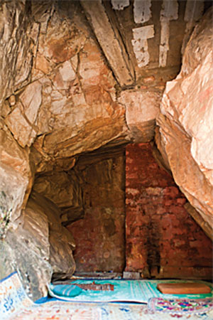 Mahavatar Babaji Cave Images - 9 Mahavatar Babaji Cave Photos, Picture  Gallery of Mahavatar Babaji Cave