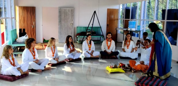 5 Days Yoga Meditation Retreat in the Himalayas