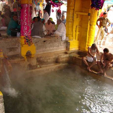 Tapt Kund Hot Water Spring near Badrinath Temple