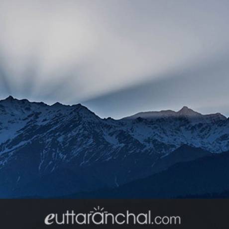 Beautiful Himalayan massif as seen from Dayara Bugyal. 