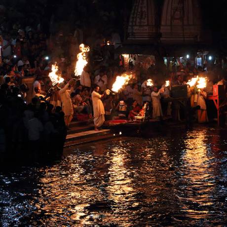 Ganga Aarti takes place on the ghat in the evening. A group of Brahmans hold huge fire bowls in their hands and offer their holy mantras to river Ganges