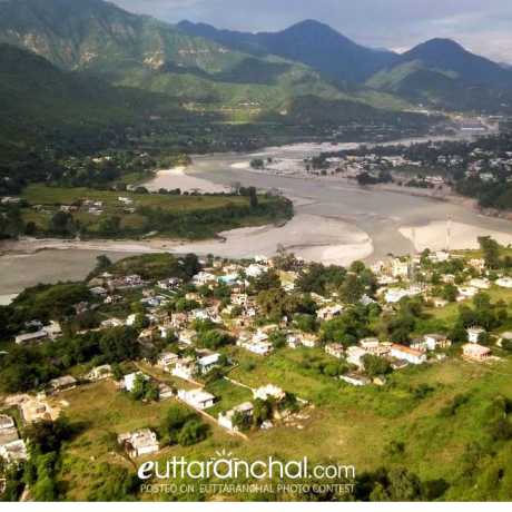 Scenic view of Sringar and Kirtinagar town. (Garhwal Himalayas). 